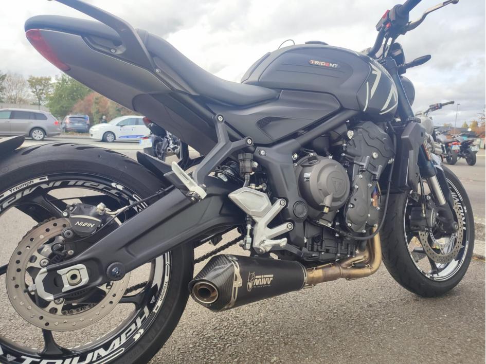 TRIUMPH TRIDENT 660
