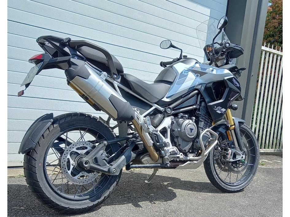 TRIUMPH TIGER 1200 RALLY PRO VALISES OFFERTES + 1200 EUROS D'ACCESSOIRES