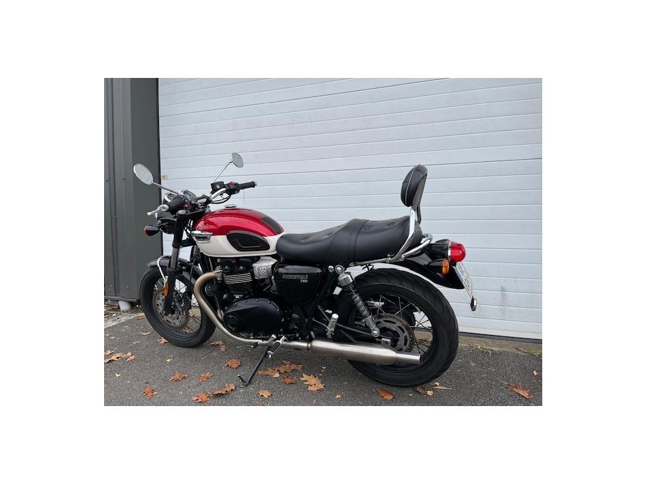 TRIUMPH BONNEVILLE T100 900