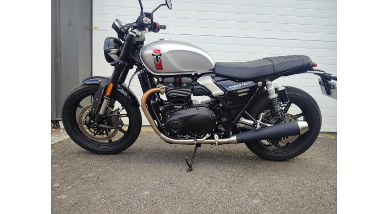 TRIUMPH SPEED TWIN 900