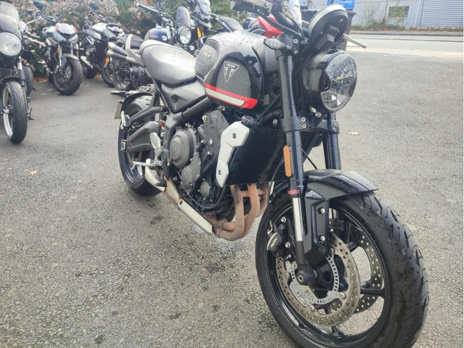TRIUMPH TRIDENT 660