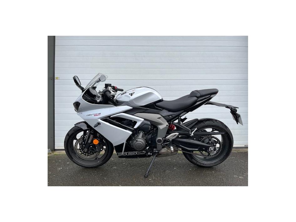 TRIUMPH 	DAYTONA 660