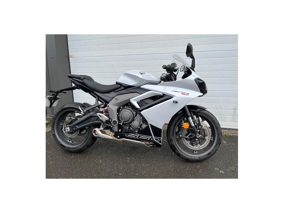 TRIUMPH 	DAYTONA 660