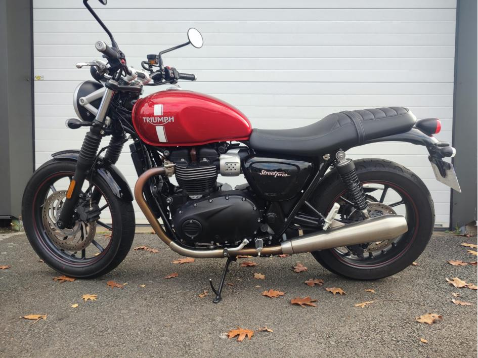 TRIUMPH STREET TWIN  900