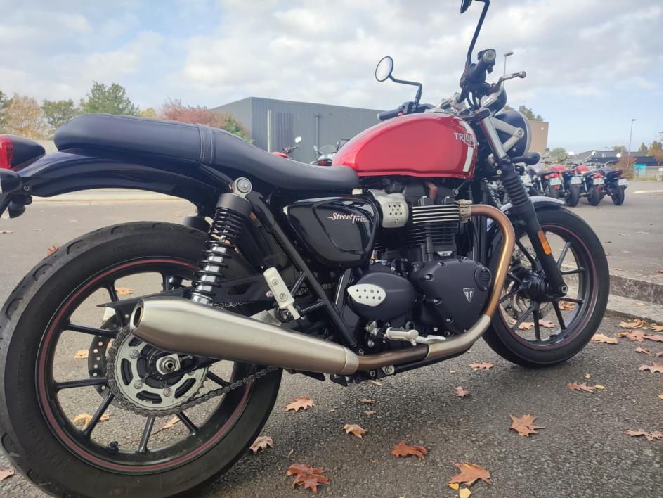 TRIUMPH STREET TWIN  900