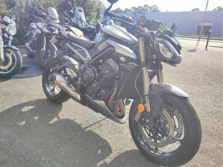 TRIUMPH STREET TRIPLE 765 RS