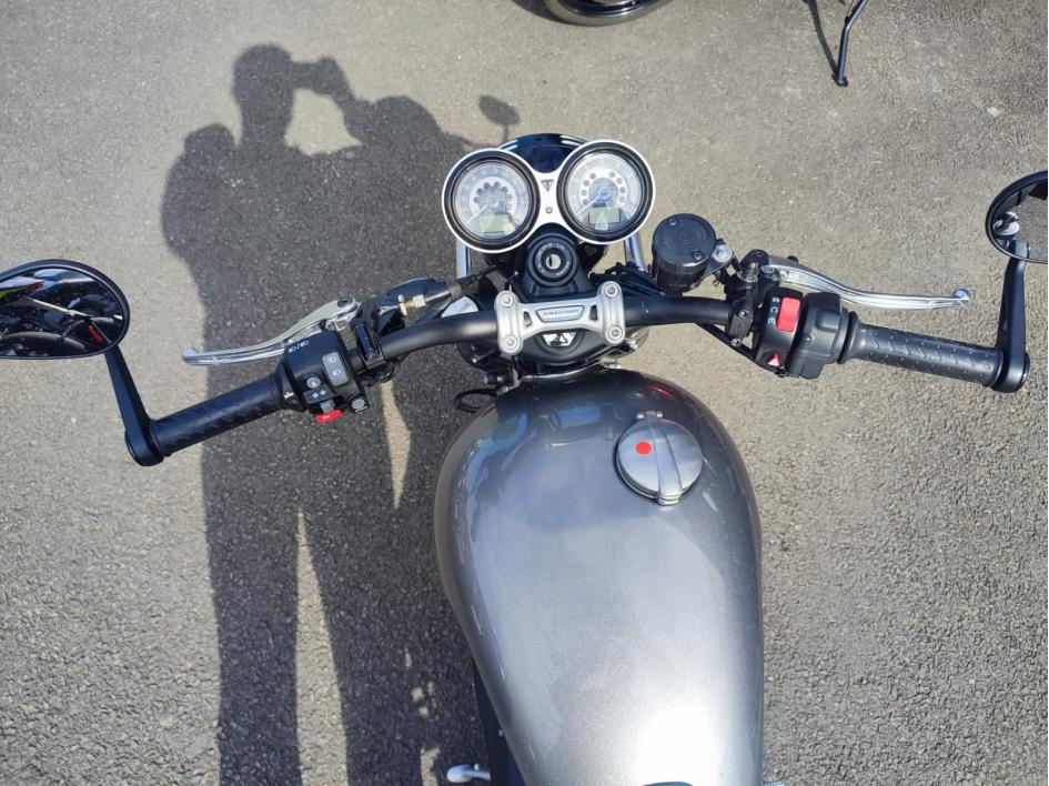 TRIUMPH SPEED TWIN 1200