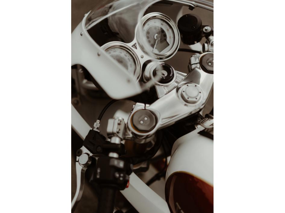 1200 THRUXTON-R CRYSTAL CLASSIC