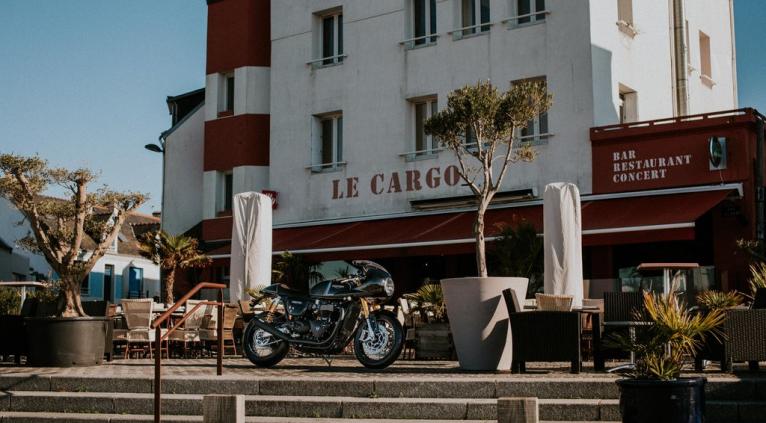 1200 THRUXTON-R FULL BLACK BEAUTY