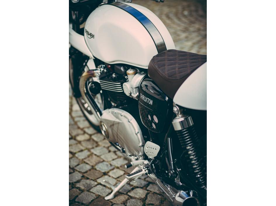 1200 THRUXTON VINTAGE RACER