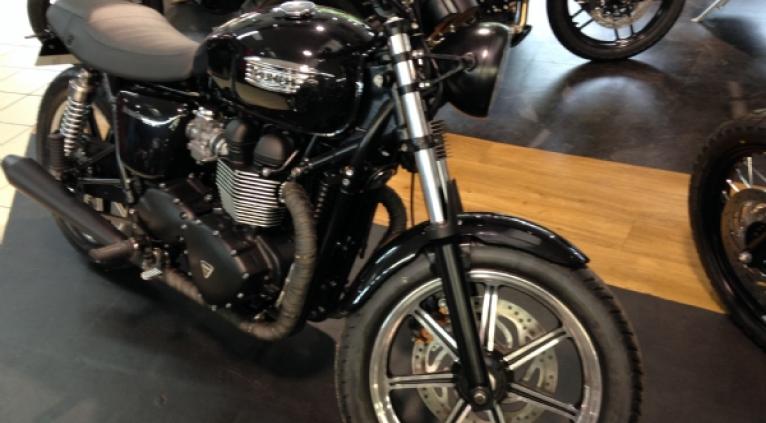 900 BONNEVILLE BOBBER